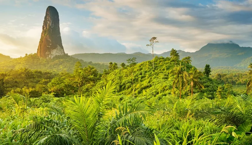 Pico Cão Grande in São Tomé: A Natural Wonder and Challenge for Adventurers